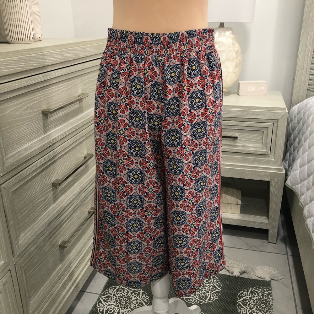 Max Studio Multicolor Patterned Capris - Picture 7 of 13